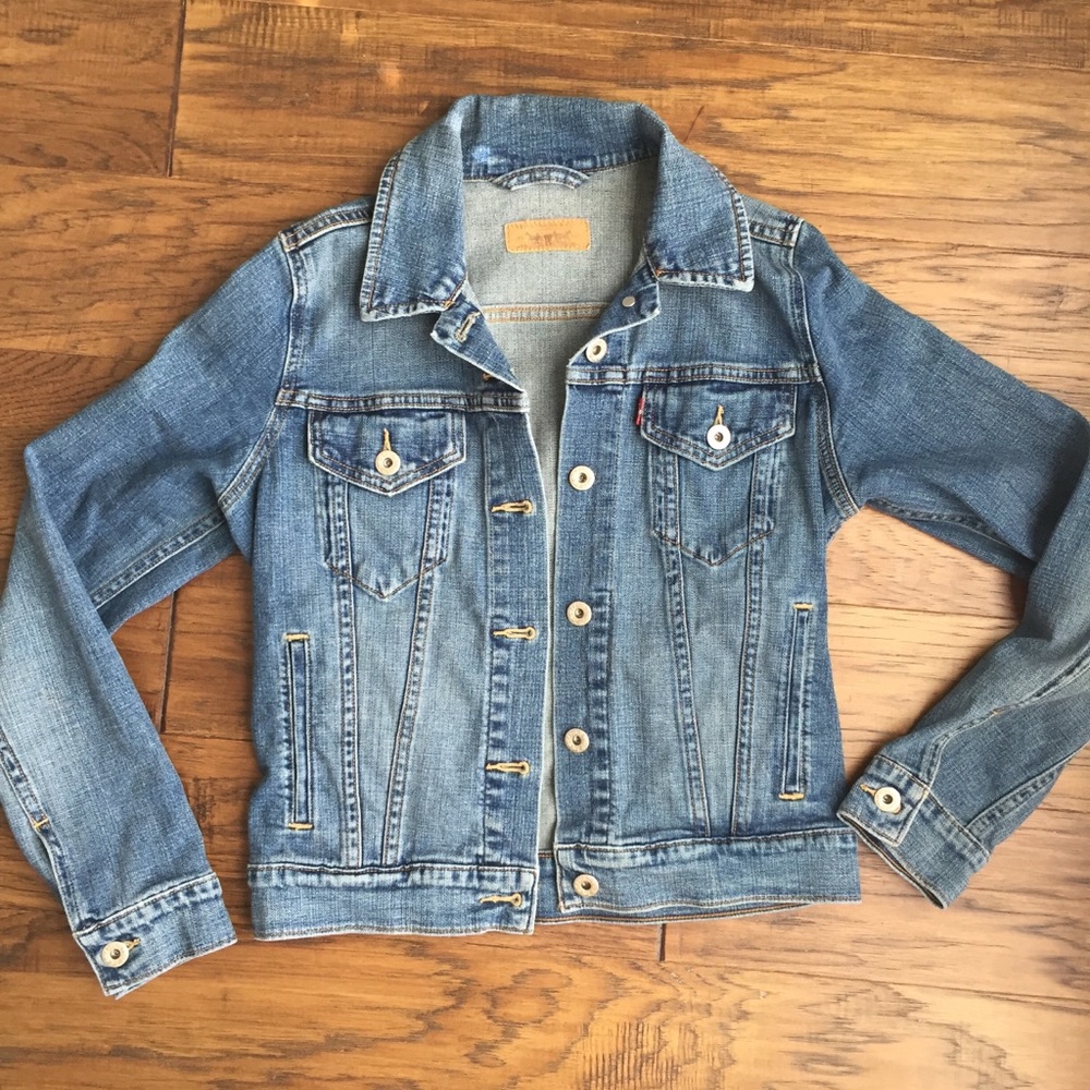Levi’s Jean Jacket Medium Classic Style